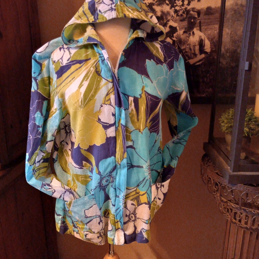Chicos full zip lightweight hooded  jacket